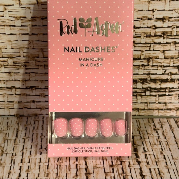 Red Aspen Other - ✨Yolanda Makes A Point💅